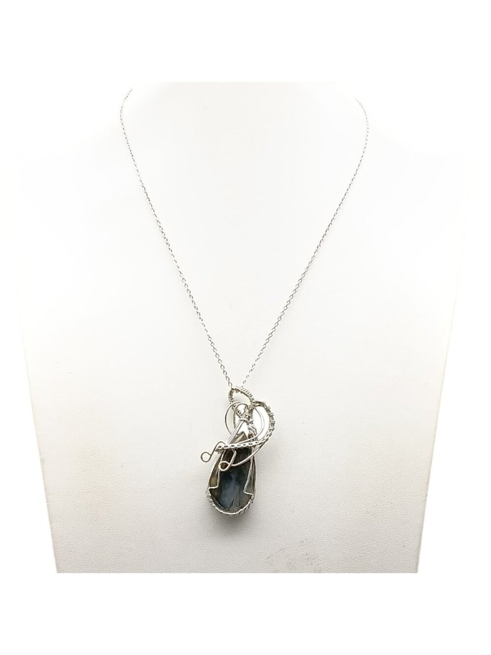 Handmade Wire-Wrapped Labradorite Pendant Necklace with Intricate Sterling Silve